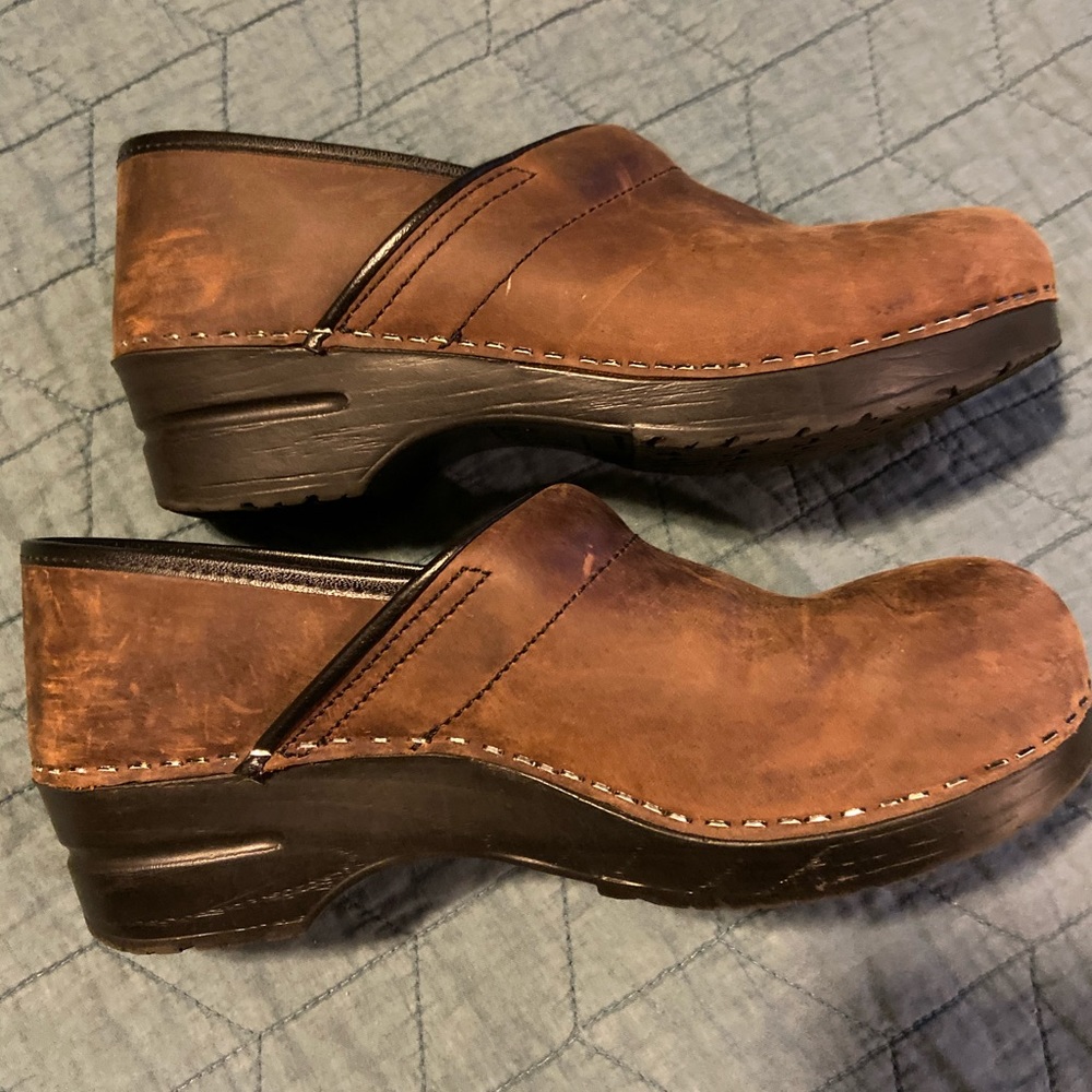 Dansko dark brown leather clogs size 9/40